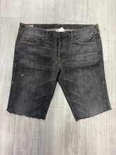 Load image into Gallery viewer, True Religion Shorts Size 40
