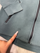 Load image into Gallery viewer, Nike Sweatshirt Size Small

