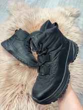 Load image into Gallery viewer, Uggs Boots Womens 6.5
