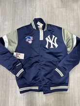 Load image into Gallery viewer, Mitchell &amp; Ness Outerwear Size Medium
