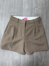 Load image into Gallery viewer, Aritzia Shorts Size Small(6)
