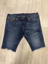 Load image into Gallery viewer, True Religion Shorts Size 40

