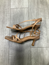 Load image into Gallery viewer, Dress Shoes Womens 5
