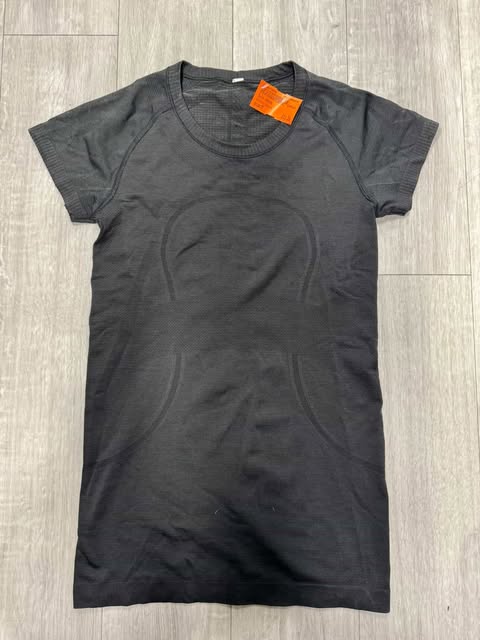 Lulu Lemon Athletic Top Size Medium