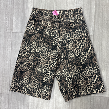 Load image into Gallery viewer, Oak + Fort Shorts Size 26
