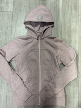 Load image into Gallery viewer, Lululemon Sweatshirt Size Medium

