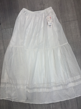 Load image into Gallery viewer, Uniqlo Long Skirt Size Small

