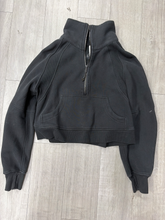 Load image into Gallery viewer, Lululemon Sweatshirt Size Extra Small
