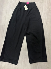 Load image into Gallery viewer, Aerie Khakis Size Extra Small
