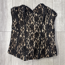 Load image into Gallery viewer, Guess Tank Top Size Small
