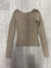 Load image into Gallery viewer, Aritzia Athletic Top Size Extra Extra Small
