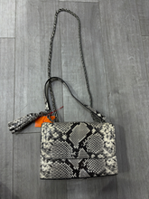 Load image into Gallery viewer, Tory Burch Purse
