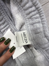 Load image into Gallery viewer, Aritzia Khakis Size Extra Small
