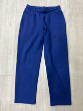 Load image into Gallery viewer, Aritzia Khakis Size Extra Small
