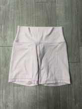 Load image into Gallery viewer, Aritzia Athletic Shorts Size Medium

