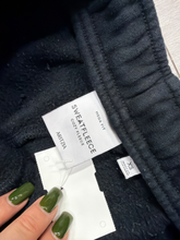 Load image into Gallery viewer, Aritzia Khakis Size Extra Small
