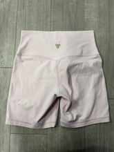 Load image into Gallery viewer, Aritzia Athletic Shorts Size Medium
