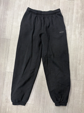 Load image into Gallery viewer, Aritzia Khakis Size Extra Small
