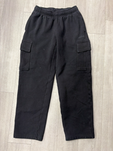 Load image into Gallery viewer, Aritzia Khakis Size Extra Small
