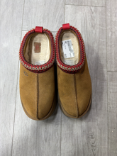 Load image into Gallery viewer, Uggs Casual Shoes Womens 8
