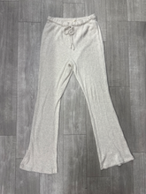 Load image into Gallery viewer, Babaton Khakis Size Medium
