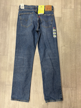 Load image into Gallery viewer, Levi Denim Size 32
