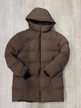 Load image into Gallery viewer, Aritzia Heavy Outerwear Size Medium
