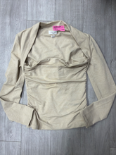 Load image into Gallery viewer, Aritzia Long Sleeve Top Size Medium
