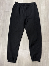 Load image into Gallery viewer, Aritzia Khakis Size Medium
