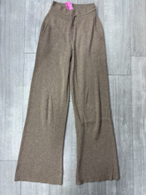 Load image into Gallery viewer, Uniqlo Khakis Size Extra Small

