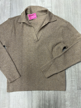 Load image into Gallery viewer, Uniqlo Sweater Size Small

