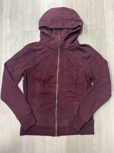 Load image into Gallery viewer, Lululemon Sweatshirt Size Large
