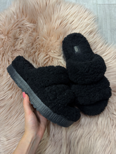 Load image into Gallery viewer, Uggs Boots Womens 9
