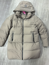 Load image into Gallery viewer, Aritzia Heavy Outerwear Size Medium
