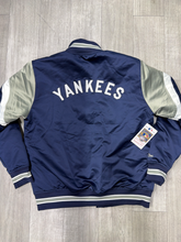 Load image into Gallery viewer, Mitchell &amp; Ness Outerwear Size Medium
