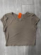 Load image into Gallery viewer, Aritzia Athletic Top Size Large

