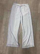 Load image into Gallery viewer, Hollister Khakis Extra Extra Small
