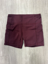 Load image into Gallery viewer, Lululemon Athletic Shorts Size 11/12
