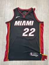 Load image into Gallery viewer, Nike Athletic Top Size Large
