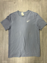 Load image into Gallery viewer, Nike Short Sleeve Top Size Medium
