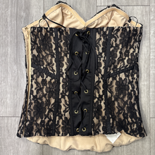 Load image into Gallery viewer, Guess Tank Top Size Small
