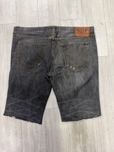 Load image into Gallery viewer, True Religion Shorts Size 40
