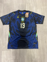 Load image into Gallery viewer, Jordan Athletic Top Size Large
