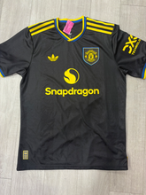 Load image into Gallery viewer, Adidas Athletic Top Size Extra Large
