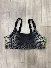 Load image into Gallery viewer, Alo Sports Bra Size Medium

