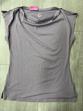 Load image into Gallery viewer, Arcteryx Athletic Top Size Medium
