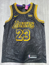 Load image into Gallery viewer, Nike Athletic Top Size Small
