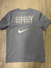 Load image into Gallery viewer, Nike Short Sleeve Top Size Medium
