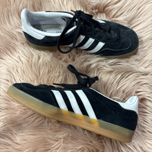 Load image into Gallery viewer, Adidas Womens Athletic Shoes Womens 6.5
