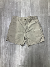 Load image into Gallery viewer, Carhartt Shorts Size 33
